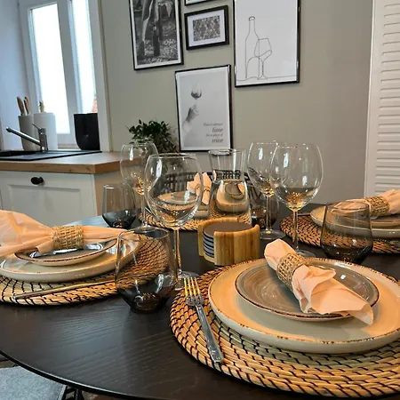 Secretapartment: In *