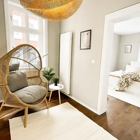 Secretapartment: In Apartment *
