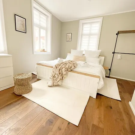 Secretapartment: In Apartment *