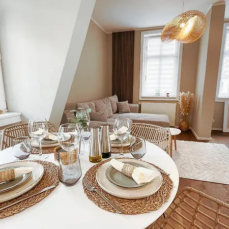 Secretapartment: In * Warburg