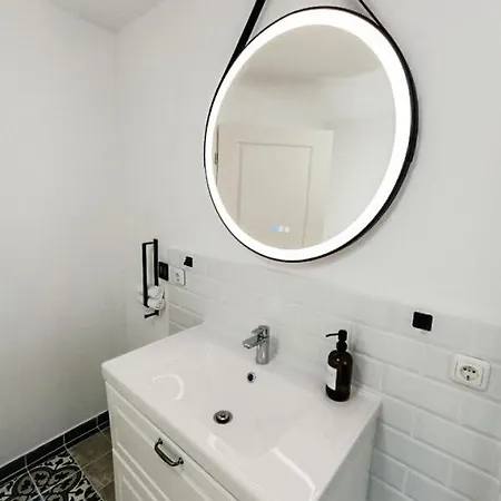 Secretapartment: In *