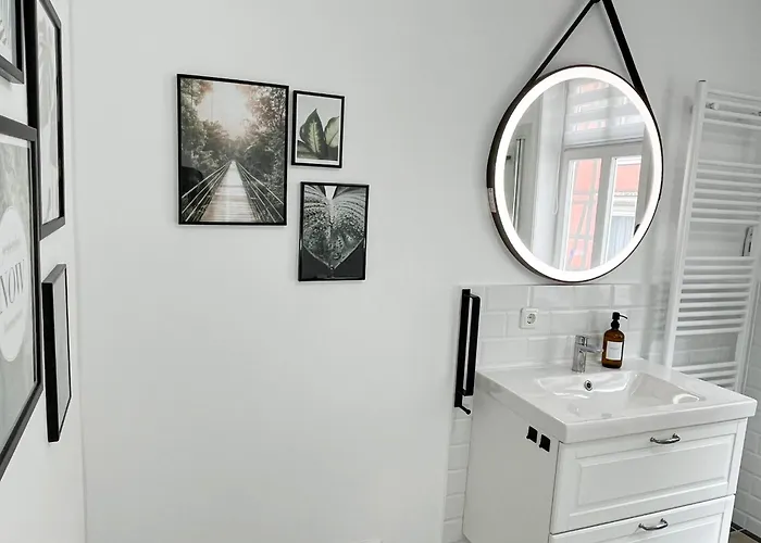 Secretapartment: In Apartman *