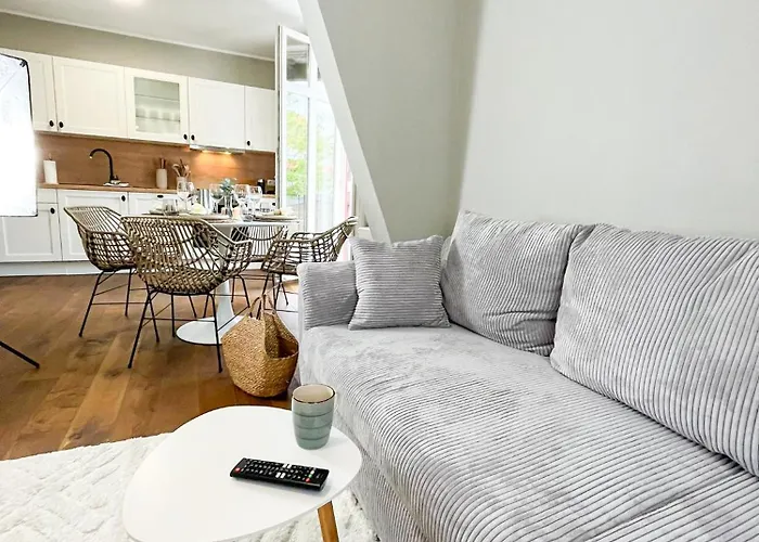 Secretapartment: In Apartman *